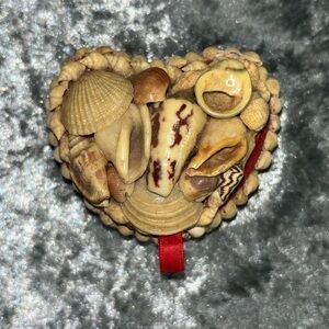Vintage heart seashell trinket box